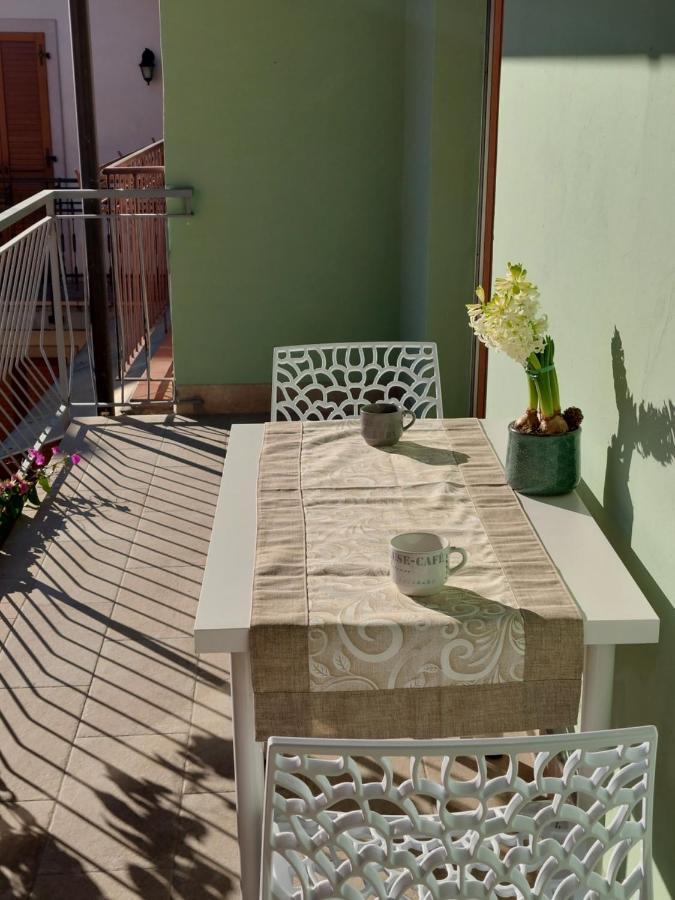 La Bougainville - Luxury Apartment Torbole Sul Garda Exterior foto